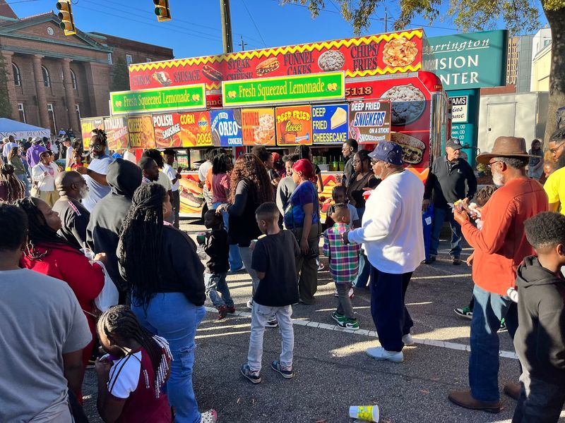 The Small South Carolina Town That Hosts A Massive Harvest Festival Every Fall - Decor Hint Music Around Every Corner