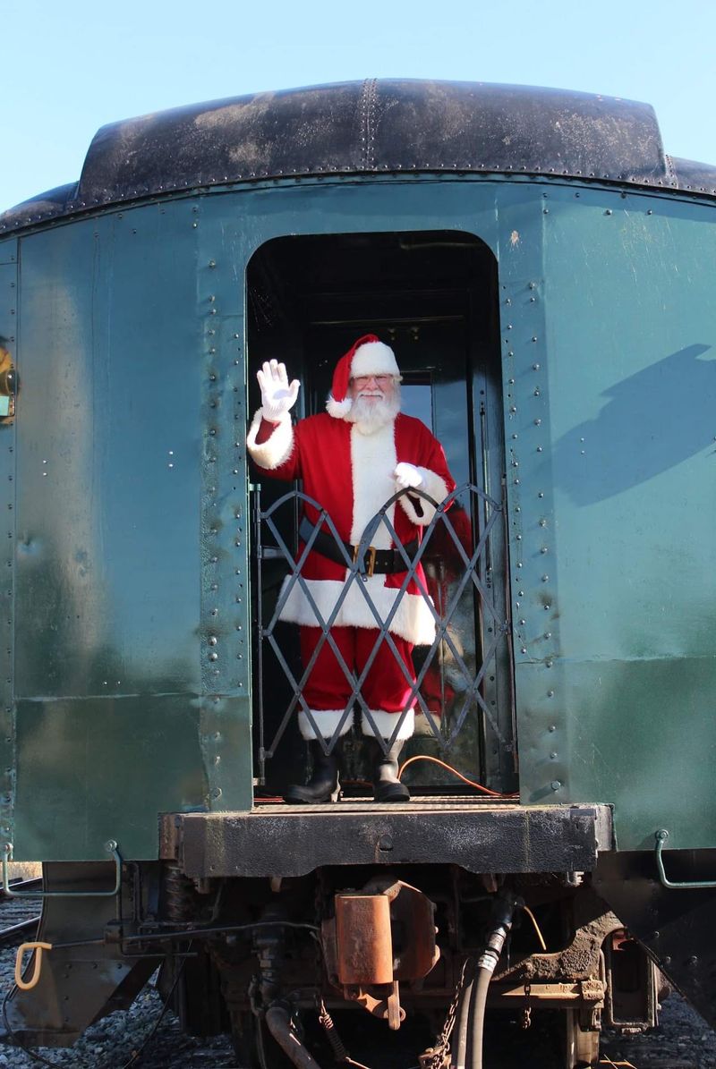 Pennsylvania's Magical Christmas Train Brings Santa To Every Child With Hot Chocolate And A Story - Decor Hint A Small-Town Railroad With A Big Holiday Heart