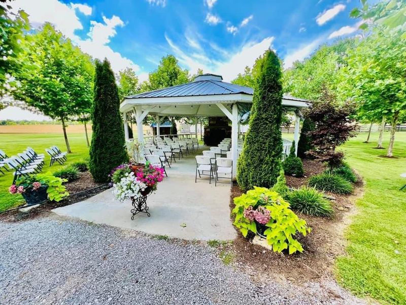 There Is A Reason Folks Drive Out To This Kentucky Farm For Homemade Ice Cream And Southern Comfort Food - Decor Hint Weddings, Cabins, And An Ice Cream Truck Round Out The Fun