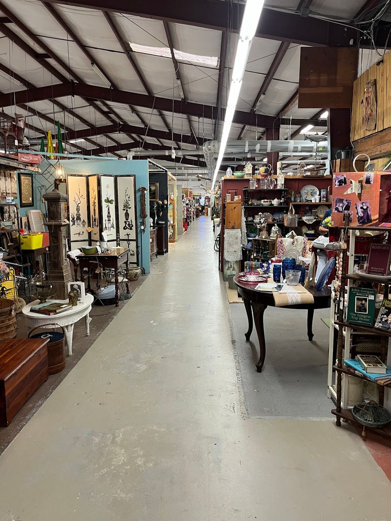Big Peach Antiques Mall