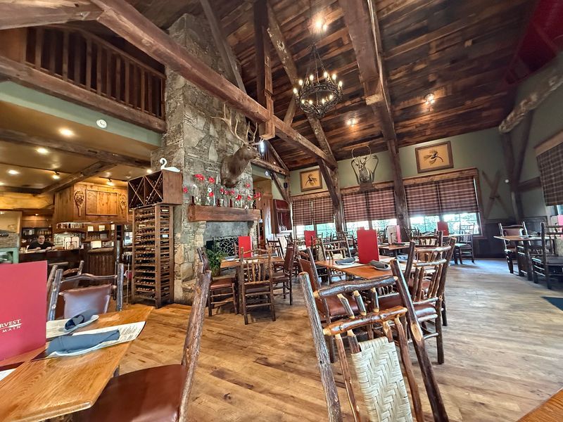 9 Charming And Cozy Georgia Food Stops Worth Visiting During Your Fall Mountain Drive - Decor Hint Harvest On Main, Blue Ridge