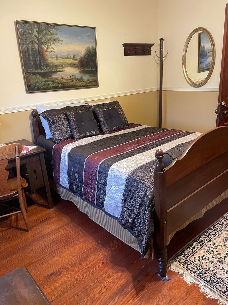 Started As A Railroad Hotel In 1890, This Nebraska Building Now Serves Steaks Downstairs - Decor Hint Why This Old Hotel Earns A Spot On Your Weekend List