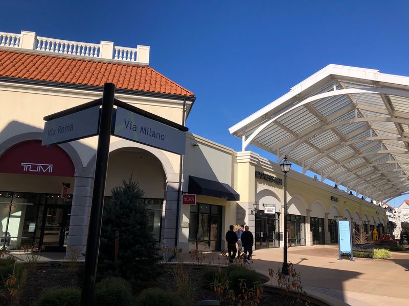 The Massive Outlet Mall In New York That Makes A Shopping Road Trip Feel Worthwhile - Decor Hint Food Festivals Turn The Parking Lot Into A Feast