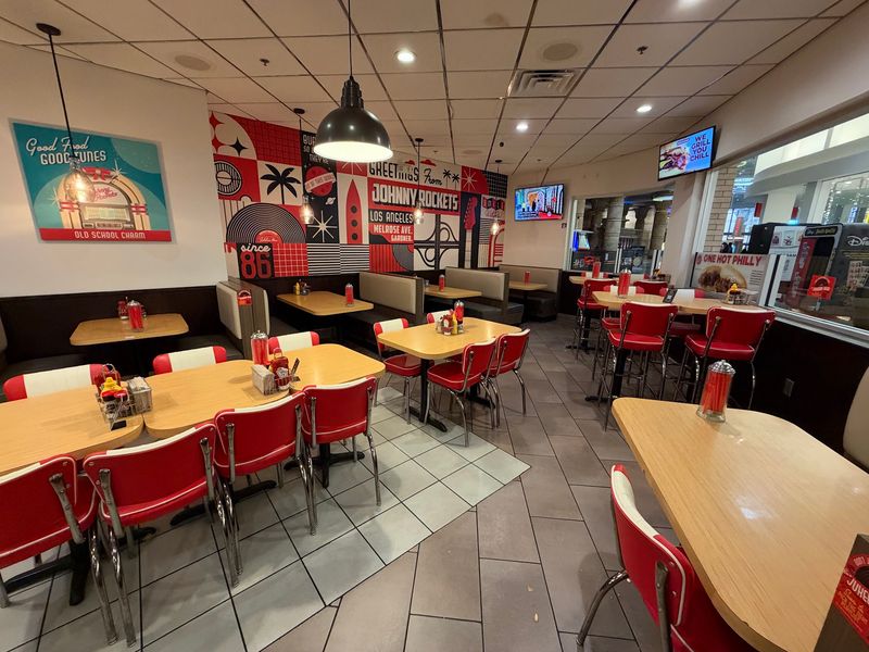 This Retro Maryland Diner Serves Crispy Onion Rings That People Keep Raving About - Decor Hint Friendly Service Fits The Diner Atmosphere