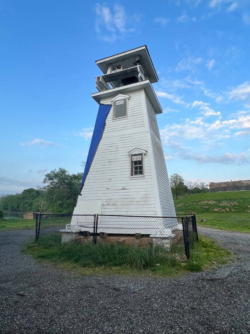 9 Retirement-Friendly Maryland Trips Centered Around Lighthouses And Harbor Walks - Decor Hint Fort Washington Lighthouse, Fort Washington