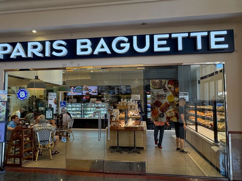 Paris Baguette: Pretty Cakes And Grab-And-Go Goodies