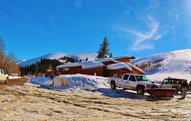 Since 1938 This Idaho Ski Hill Has Run A Single Chairlift That Families Still Ride Today - Decor Hint A Lodge Small Enough To Make Friends