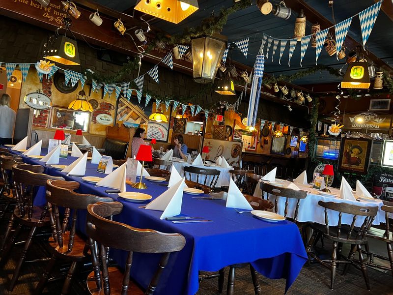 Why This Florida Dining Room Stays Full