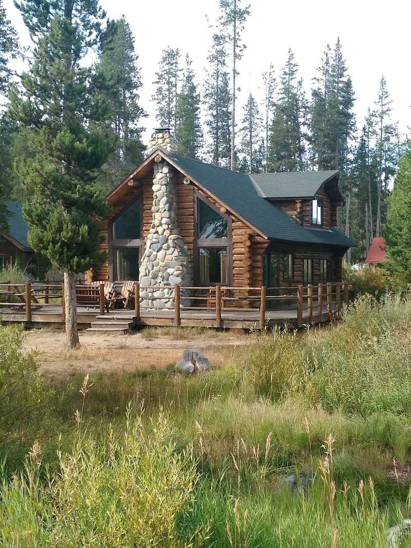 This Idaho Lodge Offers Rustic Cabins Right On The Water, With Mountains All Around - Decor Hint Why This Old Lodge Belongs On Your Summer List