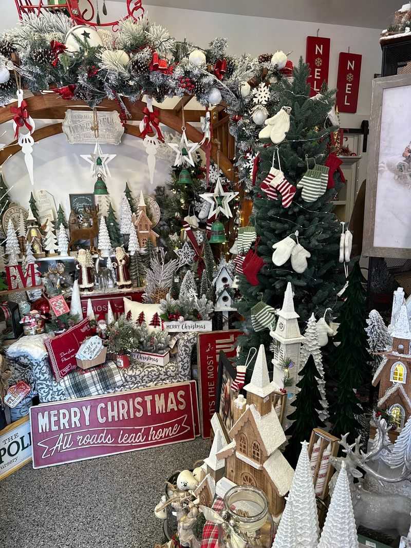 Little Red Corner In Idaho Is A Dedicated Christmas Store Worth A Holiday Shopping Trip - Decor Hint Decorating Ideas You'll Want To Borrow