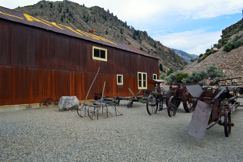 Just Seven People Live In This Idaho Mining Town Where An Old Smelter Stack Still Stands - Decor Hint Respect Matters When A Whole Town Is Someone's Home