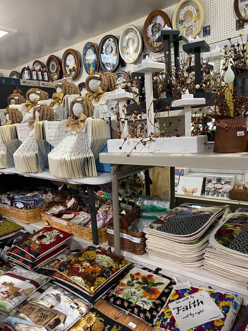 The Amish Store In Pennsylvania Where You Buy Warm Homemade Pretzels, Frosted Lemonade, And Handmade Crafts - Decor Hint Leather, Wood, And Clocks That Put On A Little Show