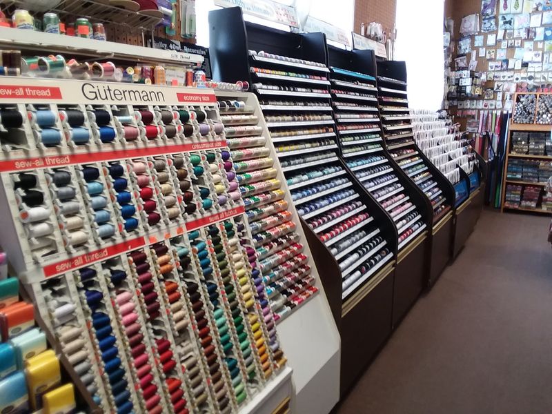 Thread Walls So Colorful They Look Like A Rainbow Got Organized
