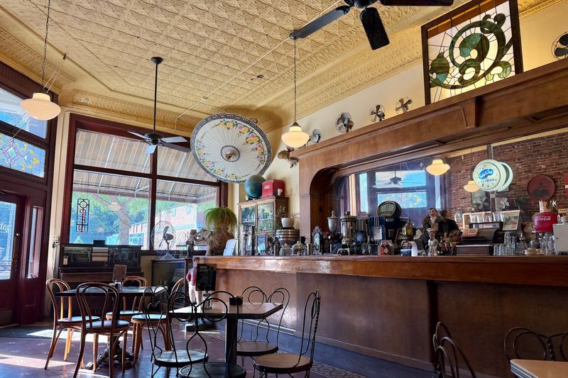 River House Soda Fountain & Cafe