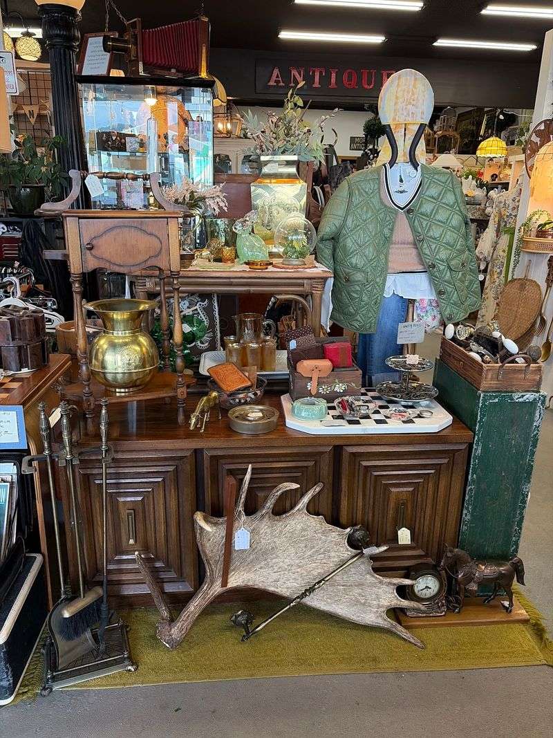 This Surprisingly Big Idaho Vintage Market Sends You Home With Fair-Priced Finds From Numerous Booths - Decor Hint Collectibles With A Rugged Idaho Streak
