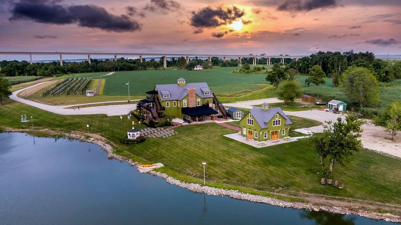 Thousand Acre Farm, Middletown