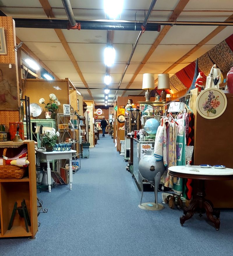 This Huge Nebraska Antique Mall Packs Vintage Treasures, Bargain Prices And A Cafe Under One Roof - Decor Hint Wide Blue Aisles Make A Big Mall Feel Easy