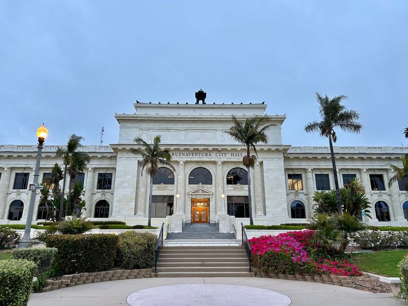 These 11 California Courthouses Look More Like Palaces Than Government Buildings - Decor Hint Ventura City Hall, Ventura