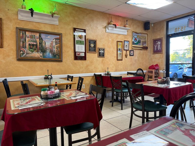 12 Old-School Italian Restaurants In Sacramento, California, Where Generous Portions Are Part Of The Tradition - Decor Hint Anthony's - Italian Cuisine