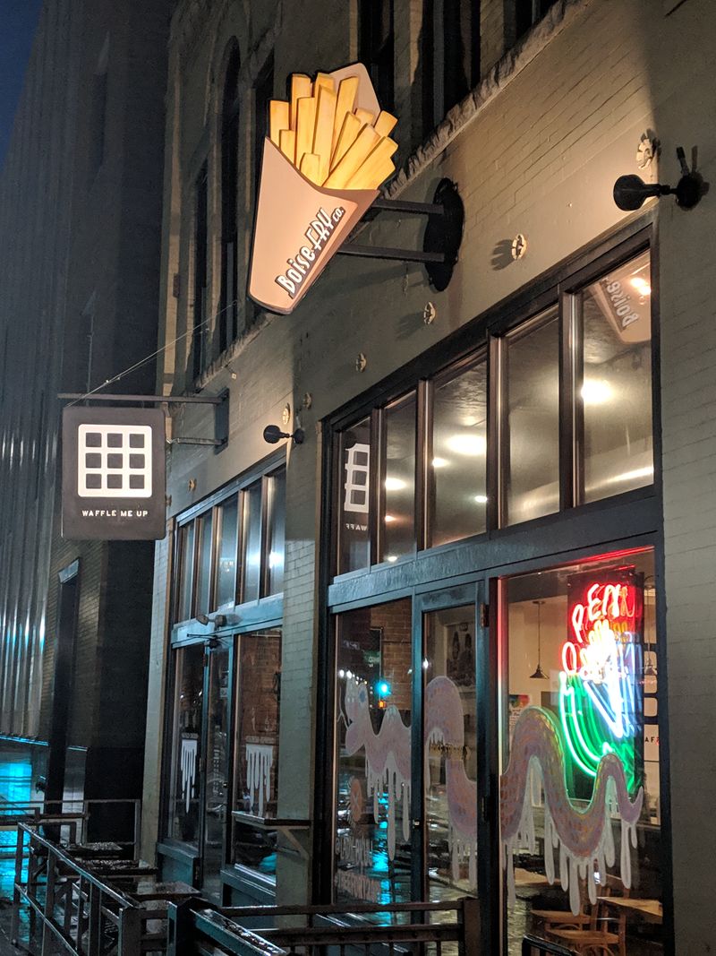 This Idaho Burger Joint Serves Purple Fries And Blueberry Ketchup, And People Love It - Decor Hint Alien Art And Game Day Energy