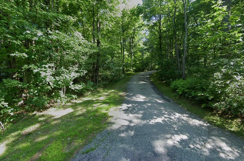 Deer, Boulders, And Backyard Games On 5.5 Private Acres
