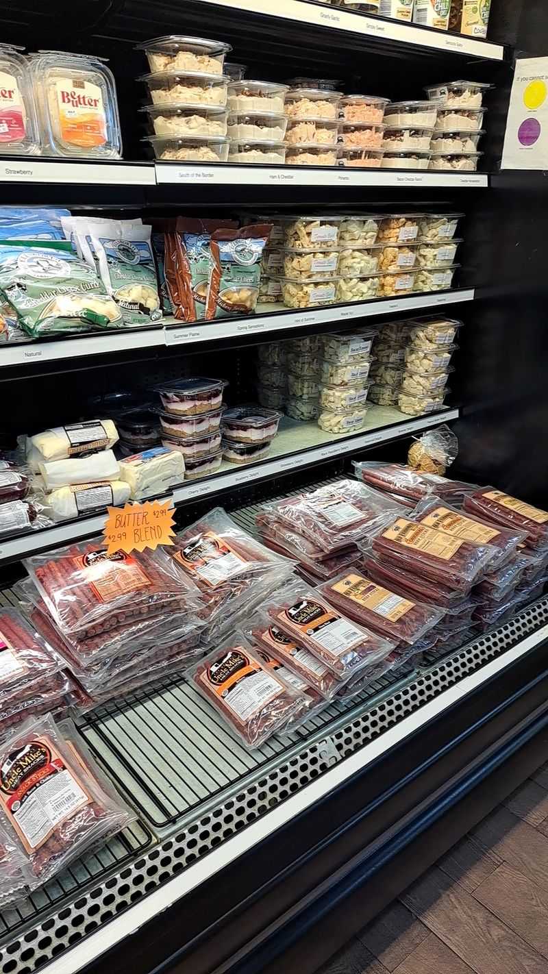 Fresh-Baked Bread, Deli Sandwiches, And Homemade Jams All Share One Roof At This Florida Mennonite Market - Decor Hint Plan Around Thursday And Pack A Cooler
