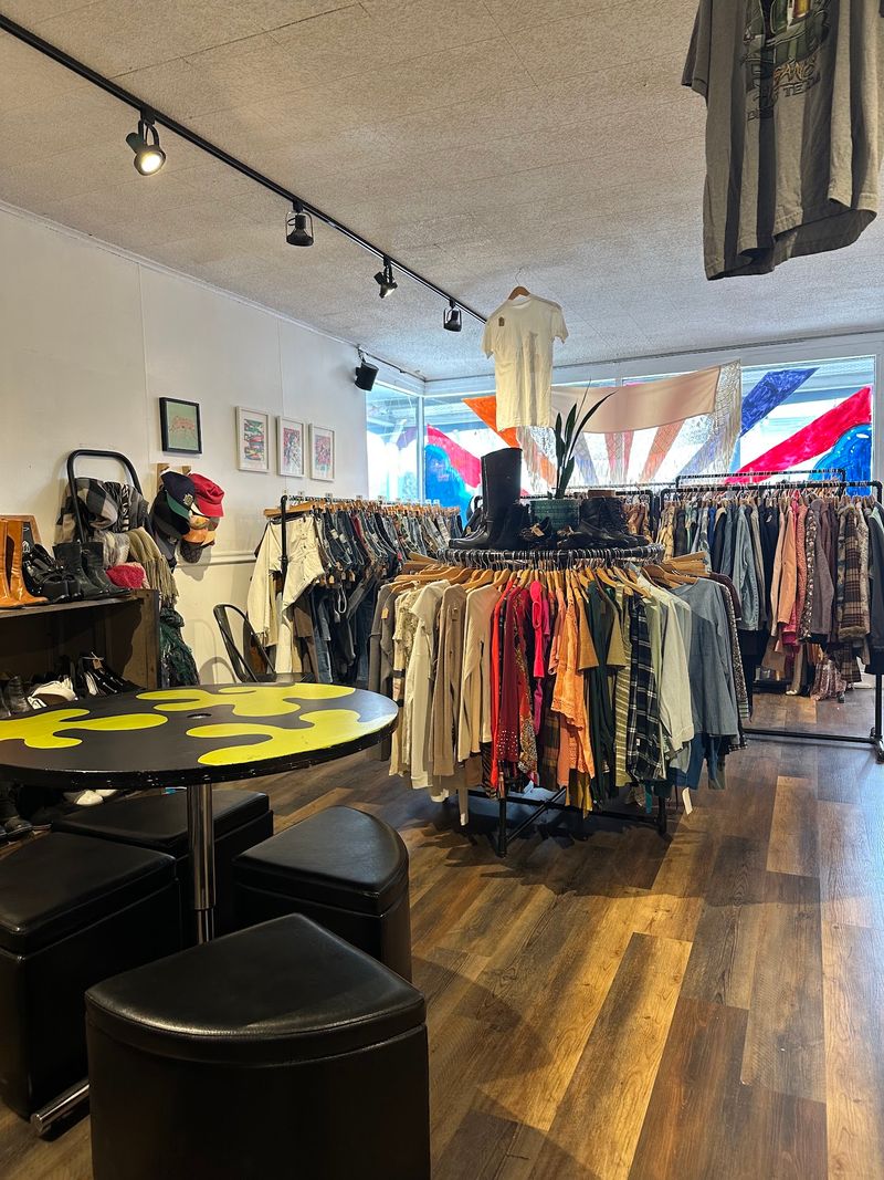 9 Secret Antique Thrift Shops In Connecticut That Most Visitors Miss - Decor Hint Fringe Modern And Vintage, Clinton