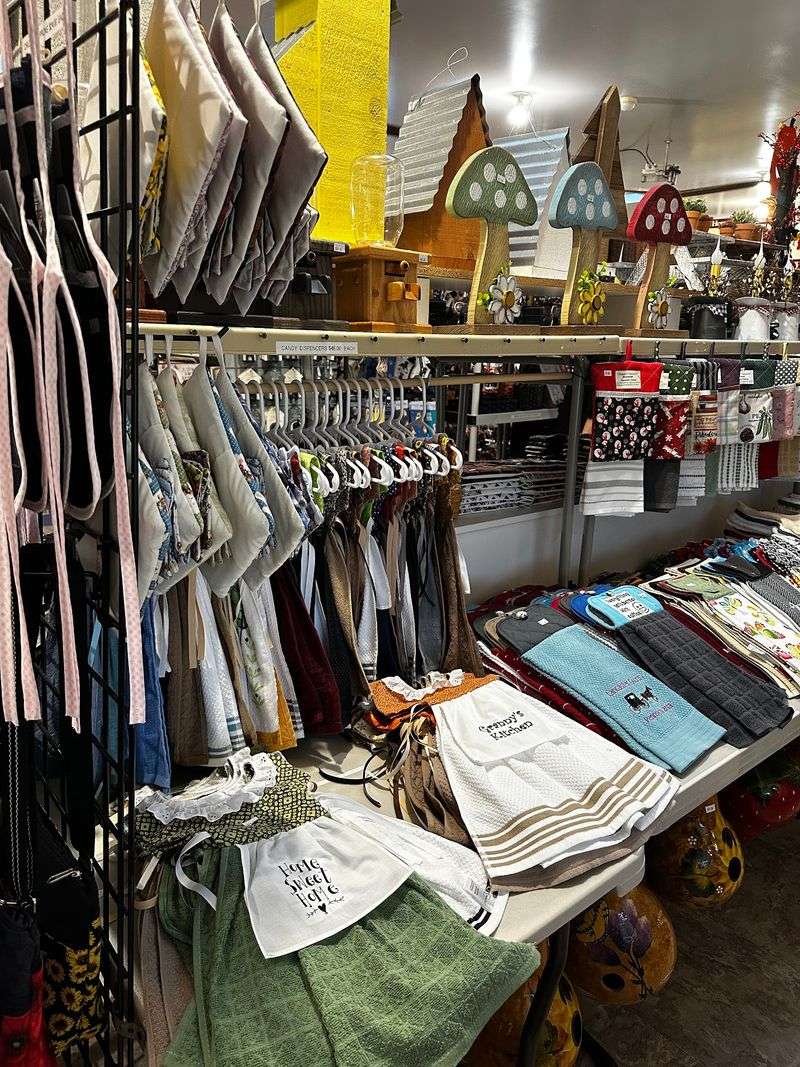 The Amish Store In Pennsylvania Where You Buy Warm Homemade Pretzels, Frosted Lemonade, And Handmade Crafts - Decor Hint Quillows, Quilts, And Handiwork You Won't Find At The Mall
