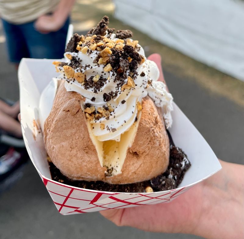 People Stop At This Idaho Drive-Thru Window Just To Order Ice Cream Shaped Like A Baked Potato - Decor Hint The Spud That Is Not A Spud