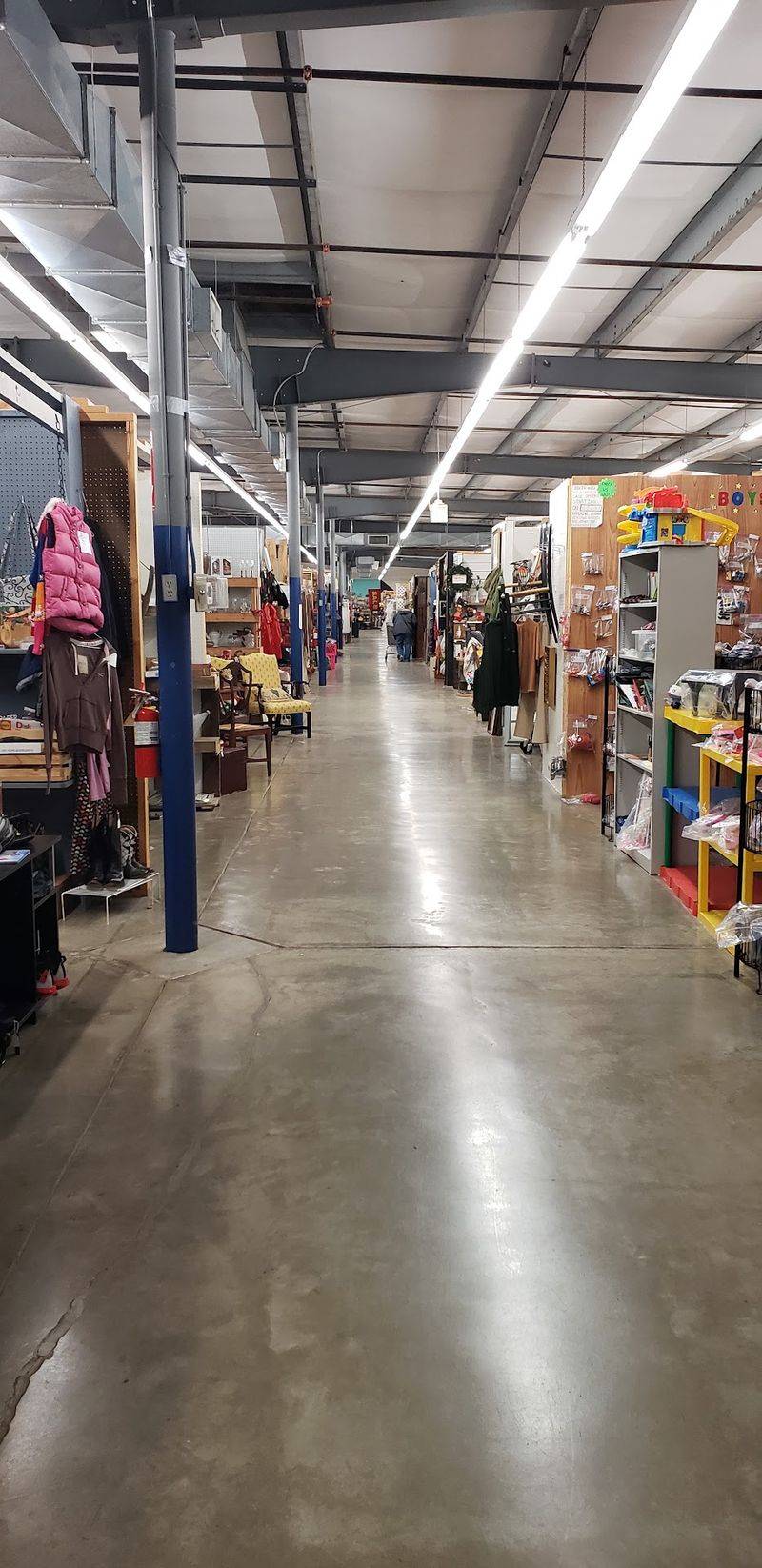 10 Kentucky Antique Malls Perfect For Early Holiday Shopping In 2026 - Decor Hint Georgetown Peddlers Mall