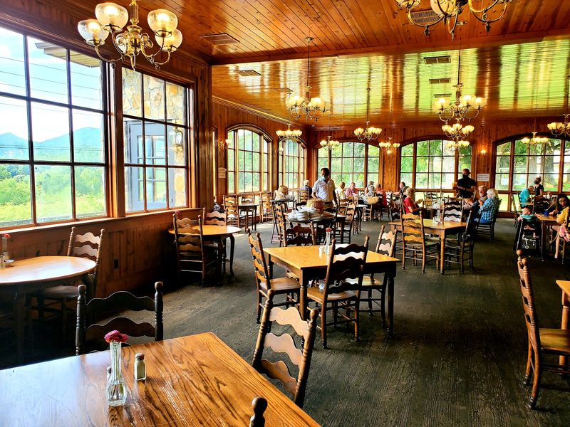 9 Surprisingly Affordable Georgia Restaurants With Gorgeous Mountain Views - Decor Hint The Dillard House, Dillard