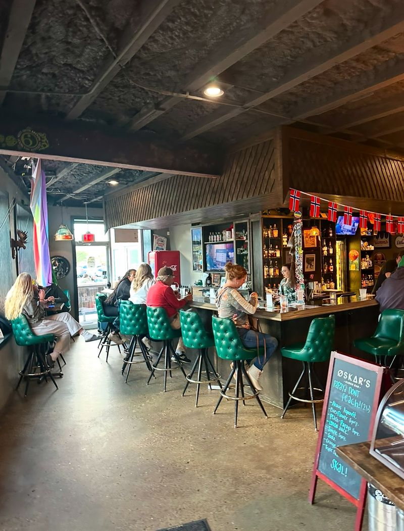 Yelp Named This Kentucky Spot The Top Cheeseburger Joint In The State, And One Bite Explains Why - Decor Hint Lingonberry Soda Might Become Your New Favorite Fizz