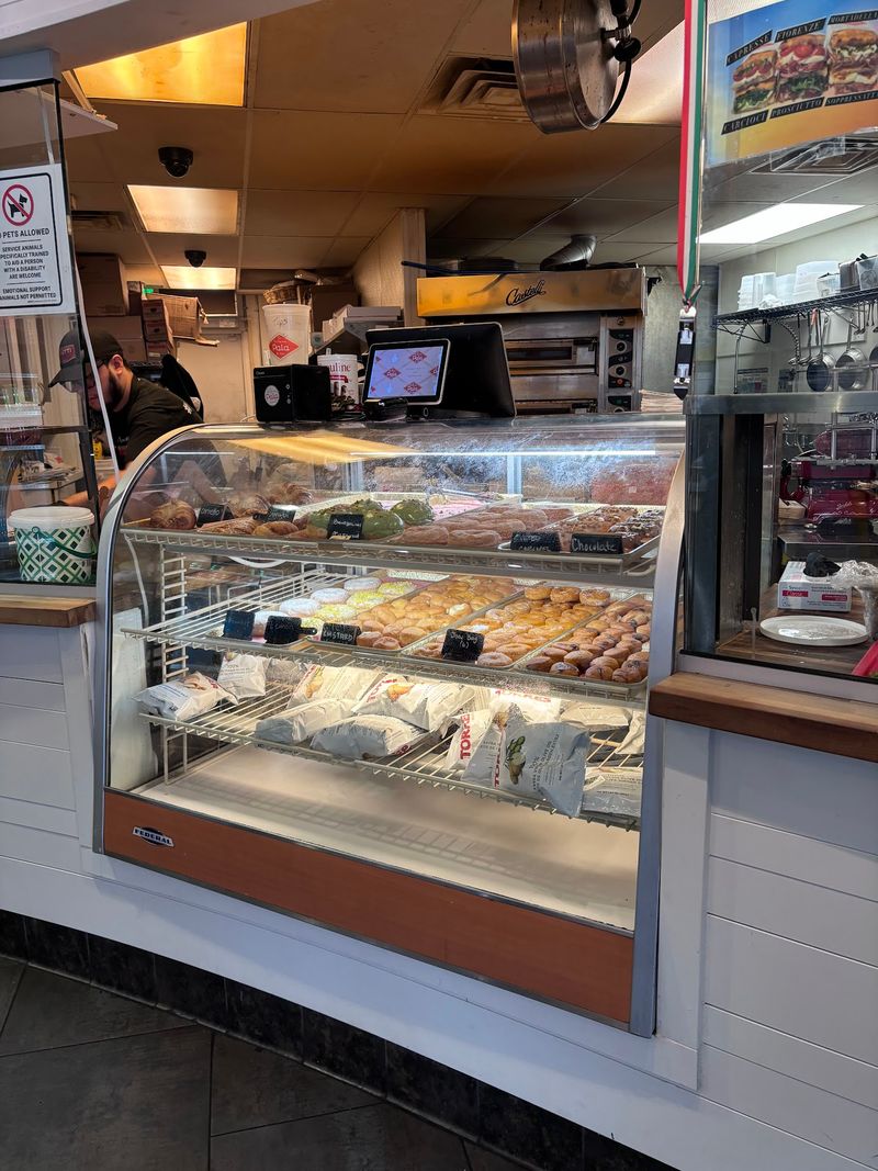 This Georgia Italian Bakery Serves Fresh Bread, Roman-Style Pizza, And Creamy Gelato - Decor Hint Pastries That Make Breakfast Feel Like A Treat