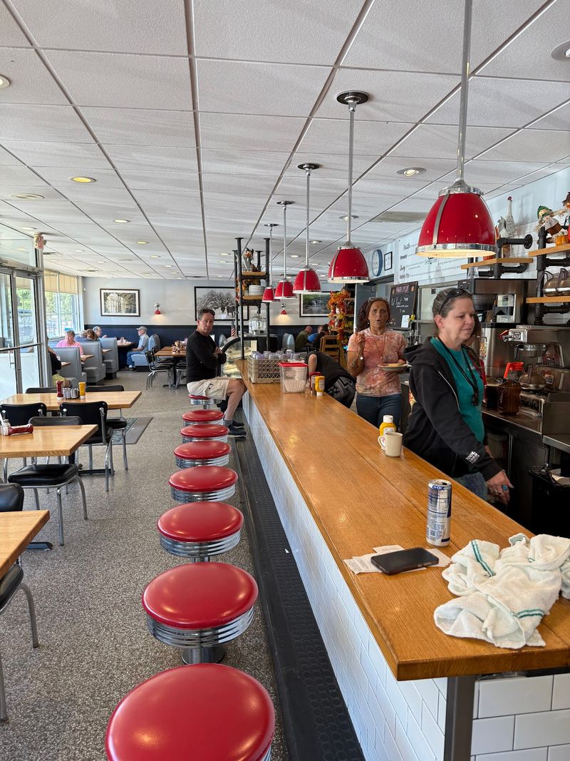 Watch Truckers And Locals Mix At A Diner That Still Feels Refreshingly Unfussy