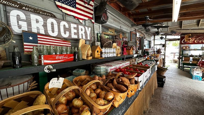 This Old-School Georgia Mountain Market Has Been A Roadside Favorite For Generations - Decor Hint Handmade Gifts Come With A Family Story Attached