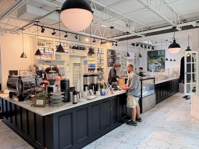 This North Carolina Bakery Just Won The State's Best Cinnamon Roll Title In A Nationwide Yelp List - Decor Hint Plan A West End Stroll Around Your Sugar Stop