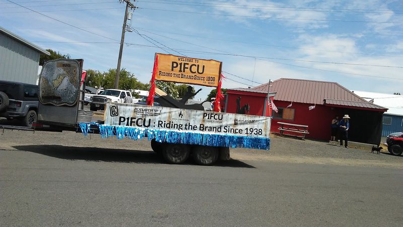 About 3,300 People Live In This Idaho Prairie Town Where Grain Elevators Tower Over Main Street - Decor Hint An Ice Age Surprise At Tolo Lake