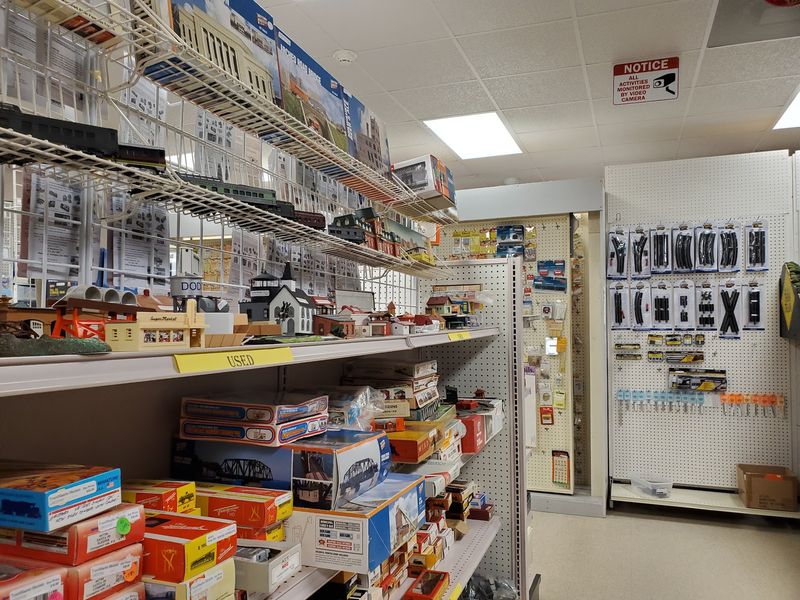 Pre-Owned Collections And Railroad Antiques