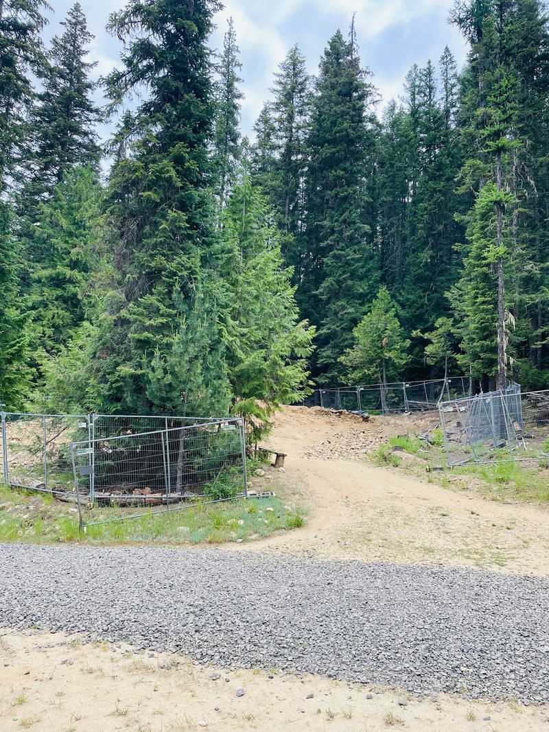Idaho Is Home To The Only Place In North America Where Visitors Pick Up Six-Sided Opal-Like Hexagons Called Emerald Creek Garnets - Decor Hint Two Pounds Of Treasure Is Plenty