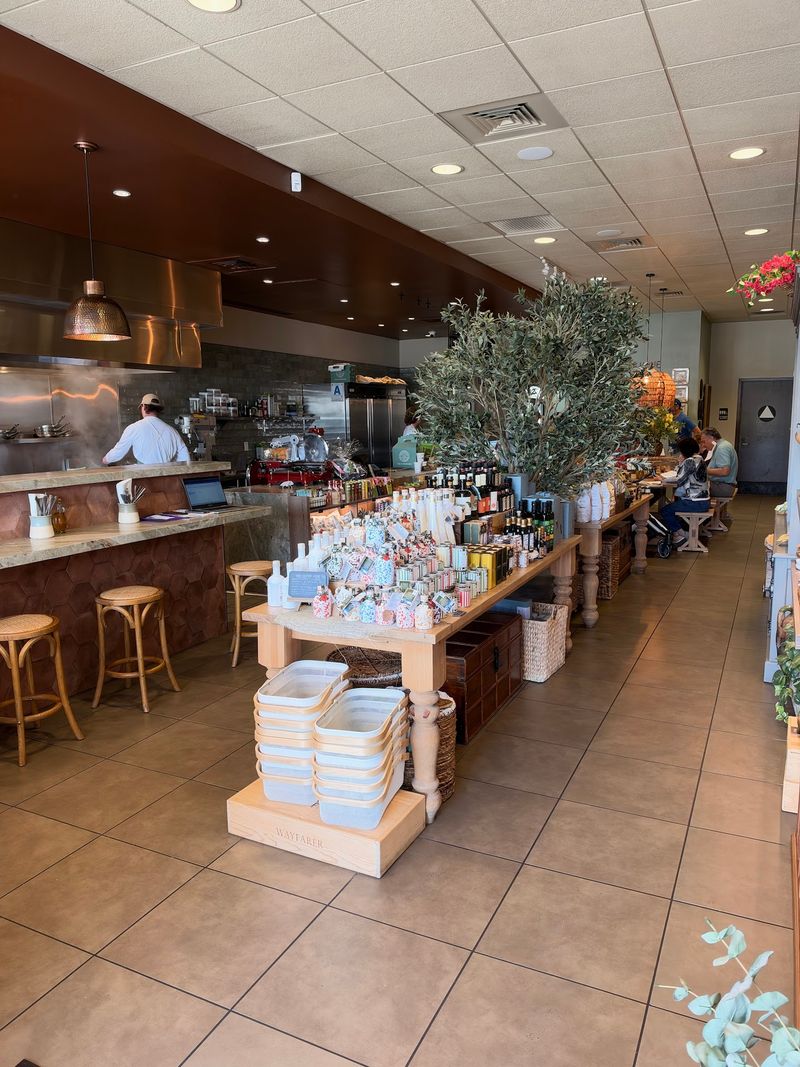This California Pasta Shop Makes Fresh Ravioli Daily And Offers Over 75 Pasta And Sauce Combinations - Decor Hint Grab A Bar Seat And Watch The Noodles Happen