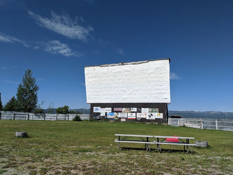 This Old-Fashioned Idaho Drive-In Has Been Serving Up Burgers, Shakes, And Movies Since The 1950s - Decor Hint Lawn Seats Up Front