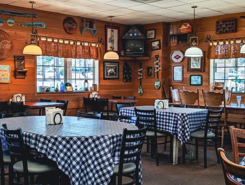 Tom and Sandy's Horseshoe Restaurant