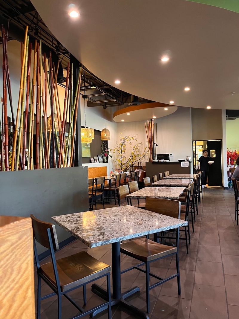A Relaxed Room That Welcomes First-Timers