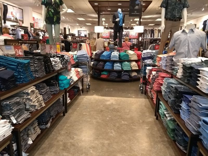 This Florida Outlet Mall Gets Your Steps In While You Hunt Brand-Name Deals, Drink In Hand - Decor Hint Designer Finds Anchored By Saks OFF 5TH
