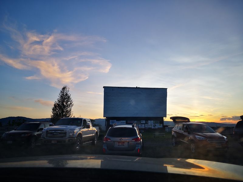 This Old-Fashioned Idaho Drive-In Has Been Serving Up Burgers, Shakes, And Movies Since The 1950s - Decor Hint Retro Nights And Planning Tips