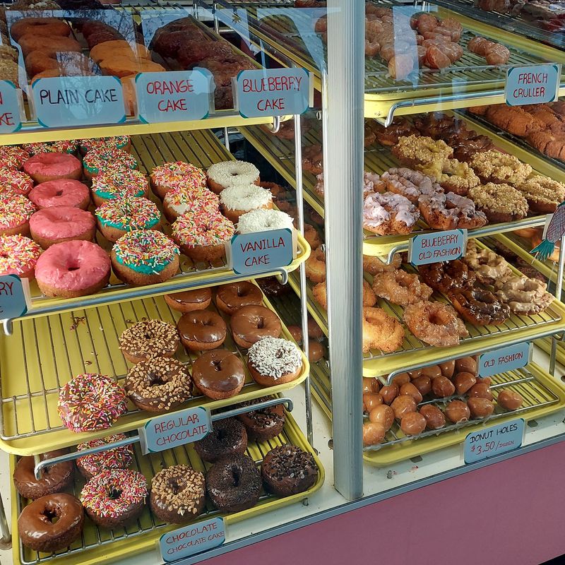 Dolly's Donuts, Morro Bay