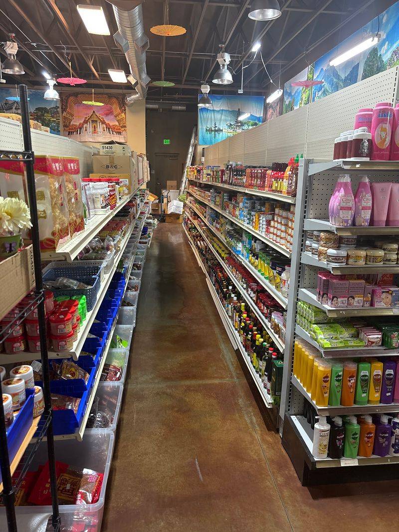 Tidy Aisles That Make Browsing Easy