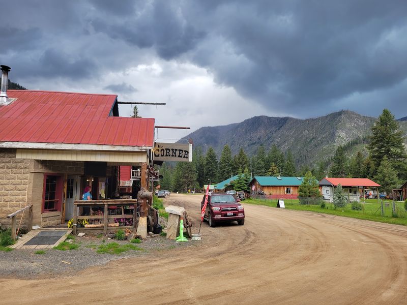 Fewer Than 20 People Still Live In This Idaho Mining Town At The End Of A Long Dirt Road - Decor Hint A Quiet Reward For Anyone Willing To Drive