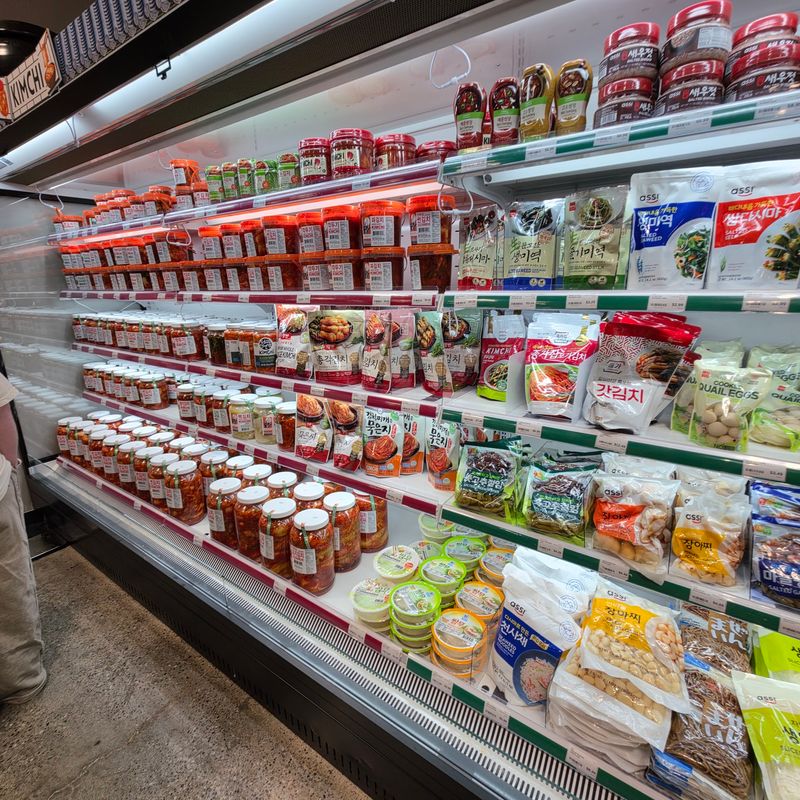A Food Court Built For Hungry Shoppers