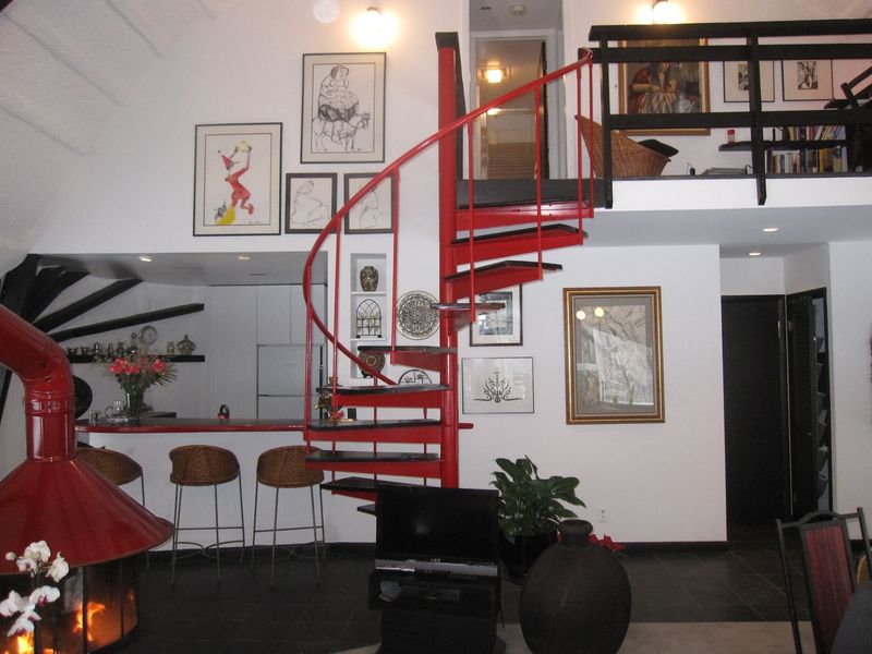 Gather Around The Fireplace Under A 20-Foot Ceiling